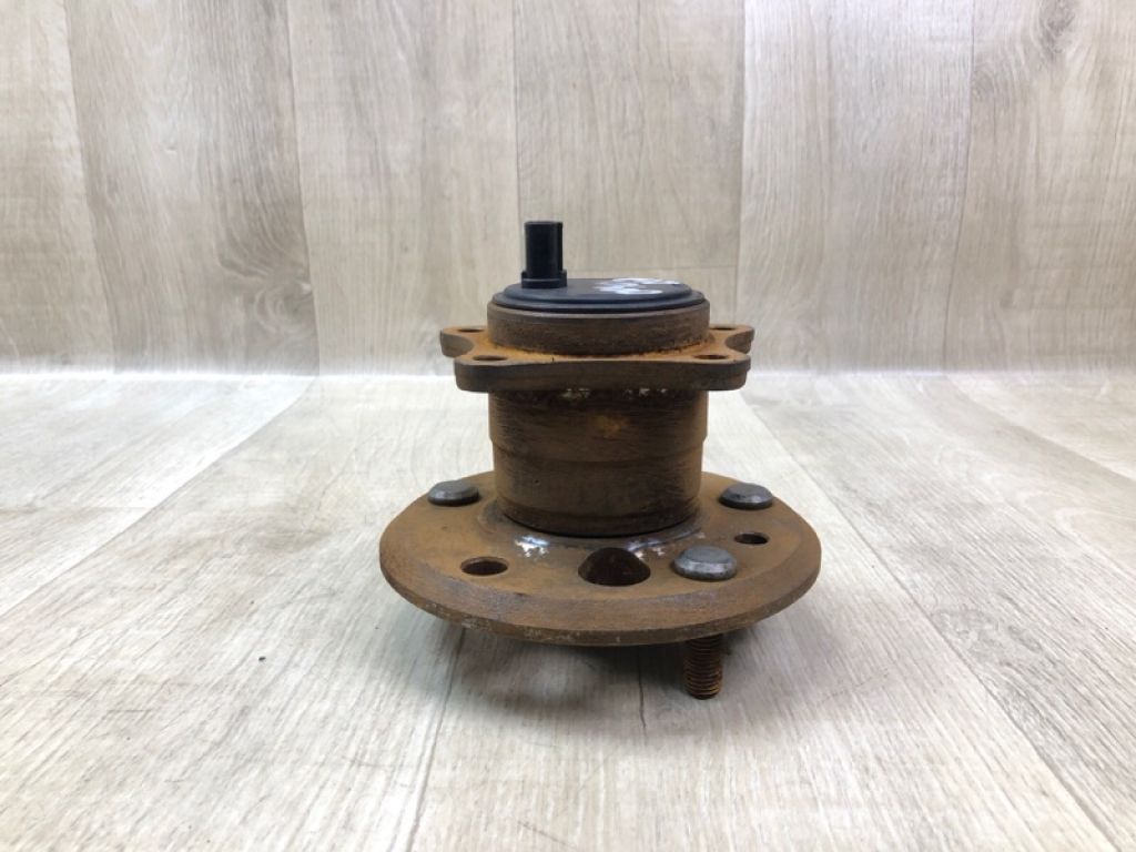 4245048011 | Маточина колеса задн. прав. LEXUS ES350 06-12