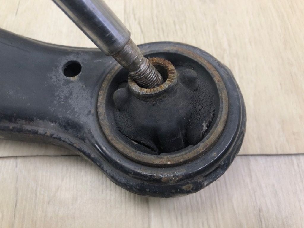 48069-33060 | Важіль передньої підвіски нижній лів. LEXUS ES350 06-12 - Фото 6