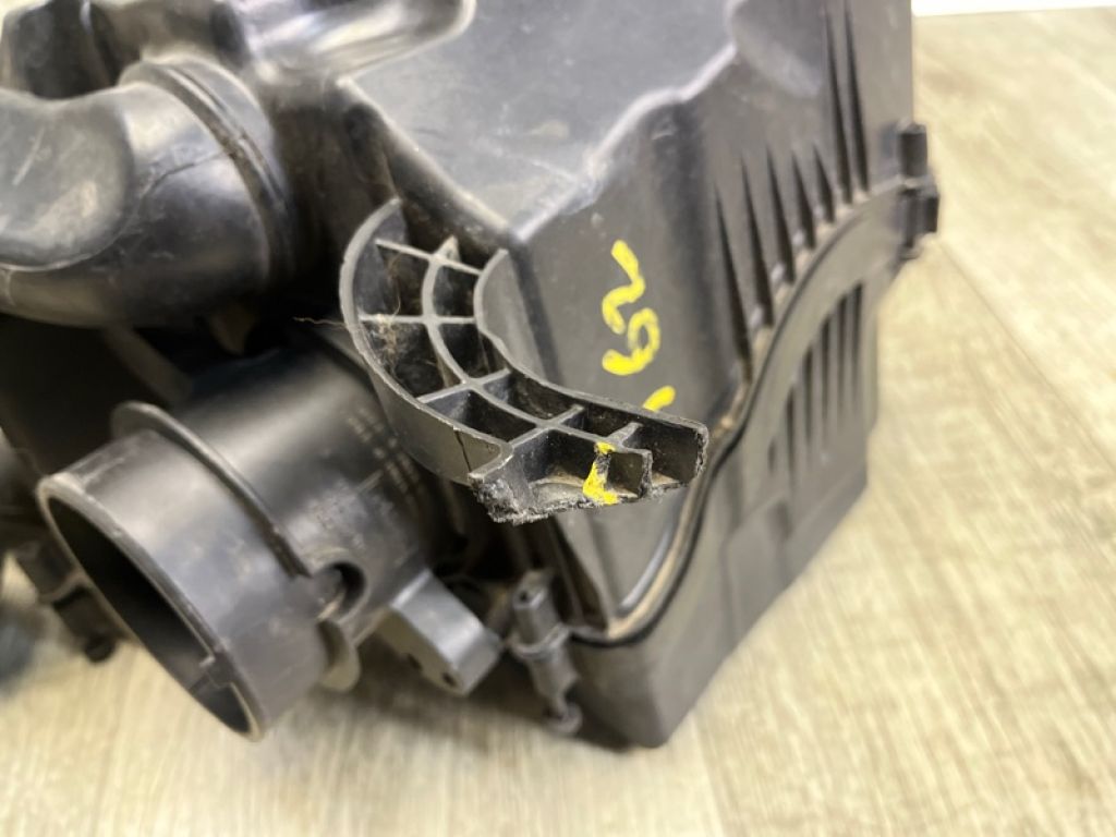 BV6Z-9600-C | Корпус повітряного фільтра FORD FOCUS 10-18 - Фото 7