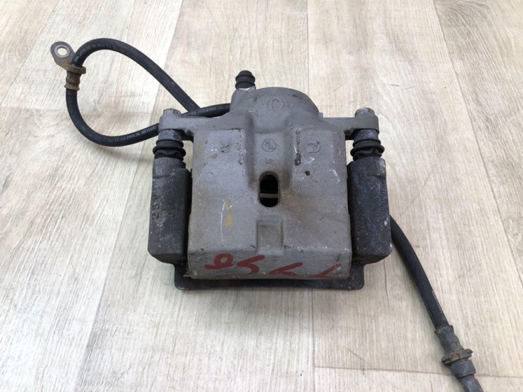 47730-47060 | Супорт гальмівний передн. прав. LEXUS CT200 11-17