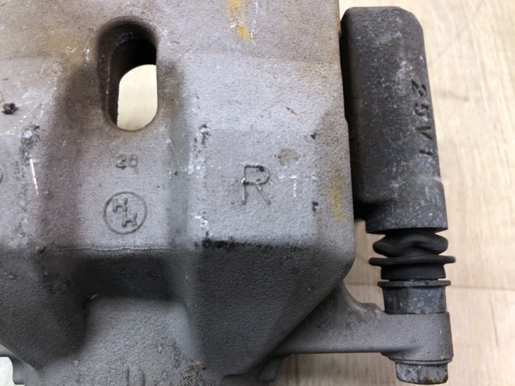 47730-47060 | Супорт гальмівний передн. прав. LEXUS CT200 11-17 - Фото 7