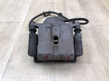 Супорт гальмівний передн. лів. LEXUS CT200 11-17