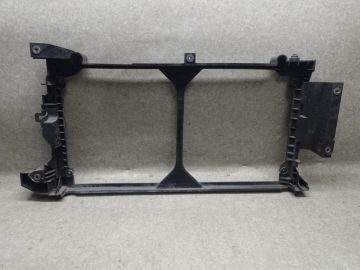 Рамка радіатора NISSAN LEAF 10-17