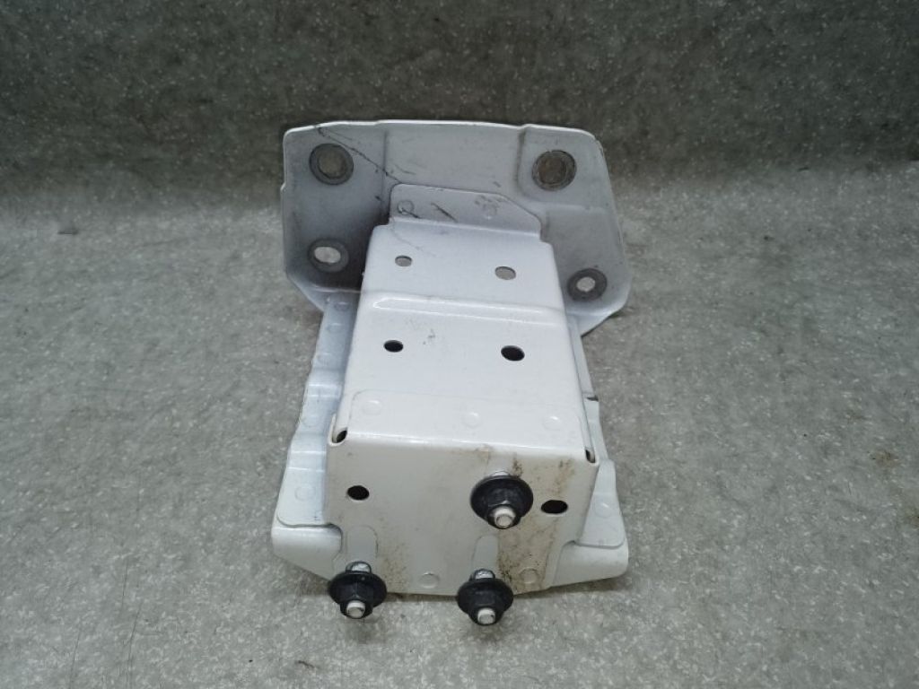 G51143NFMA | Кронштейн підсилювача переднього бампера прав. NISSAN LEAF 10-17