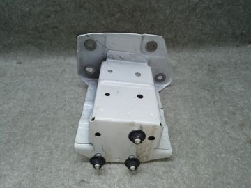 Кронштейн підсилювача переднього бампера прав. NISSAN LEAF 10-17