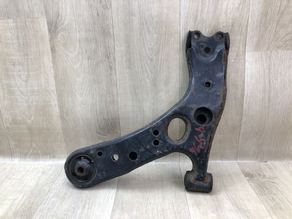 48068-47050 | Важіль передньої підвіски нижній прав. LEXUS CT200 11-17