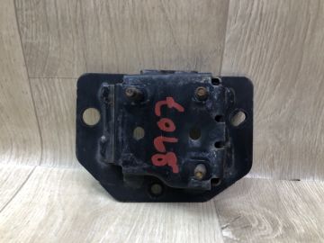 Кронштейн підсилювача заднього бампера лів. NISSAN MURANO Z51 07-14