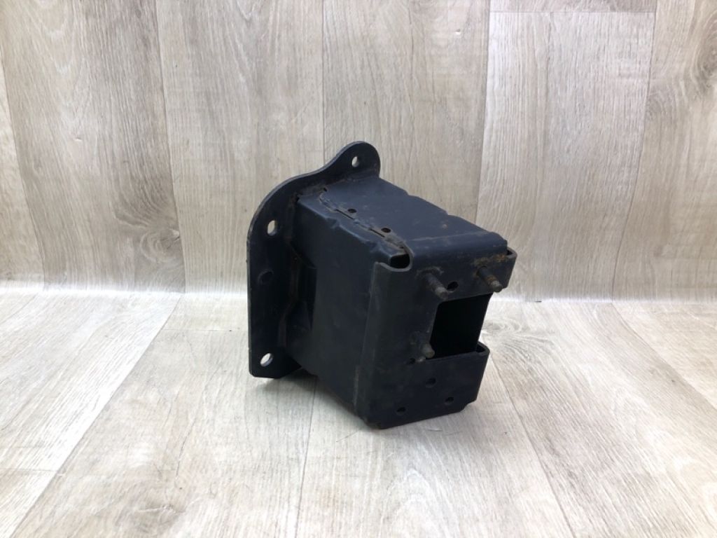 62210-1AA0A | Кронштейн підсилювача переднього бампера прав. NISSAN MURANO Z51 07-14