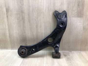 Важіль передньої підвіски нижній лів. TOYOTA PRIUS 16-