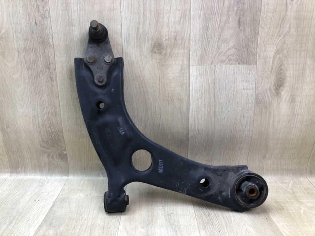 54501-C6000 | Важіль передньої підвіски нижній прав. KIA SORENTO UM 14-