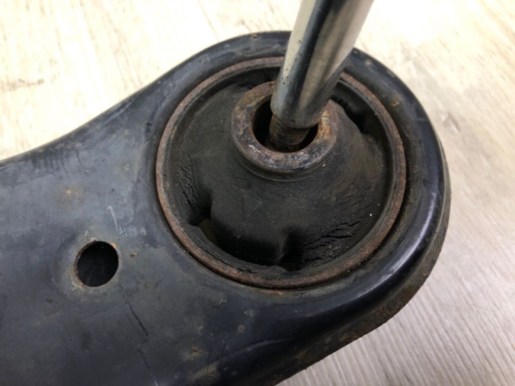 48068-42050 | Важіль передньої підвіски нижній прав. TOYOTA RAV4 05-12 - Фото 6