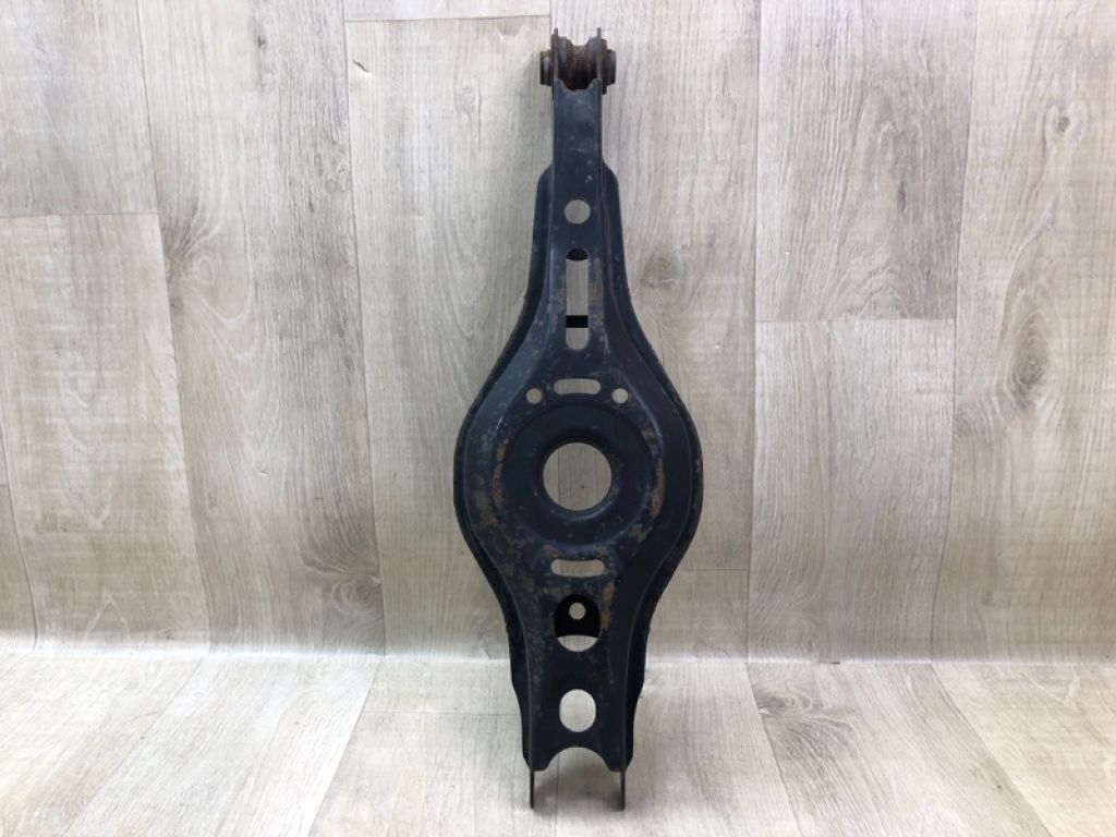 48730-47010 | Важіль задньої підвіски нижній поперечний TOYOTA PRIUS 16-