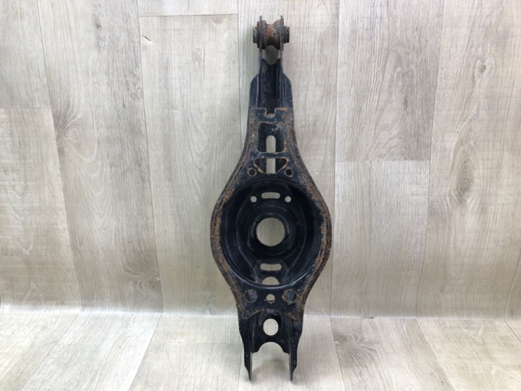 48730-47010 | Рычаг задней подвески поперечный нижний TOYOTA PRIUS 16-