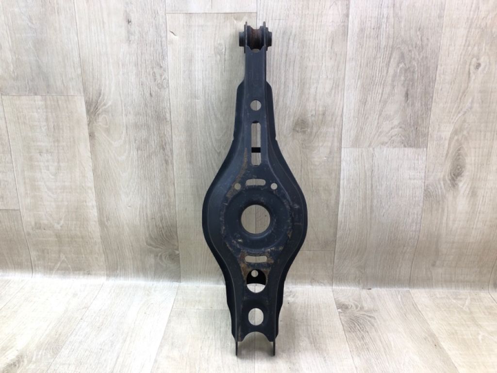 48730-06120 | Важіль задньої підвіски нижній поперечний прав. TOYOTA CAMRY 70 17-