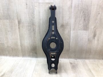 Важіль задньої підвіски нижній поперечний прав. TOYOTA CAMRY 70 17-