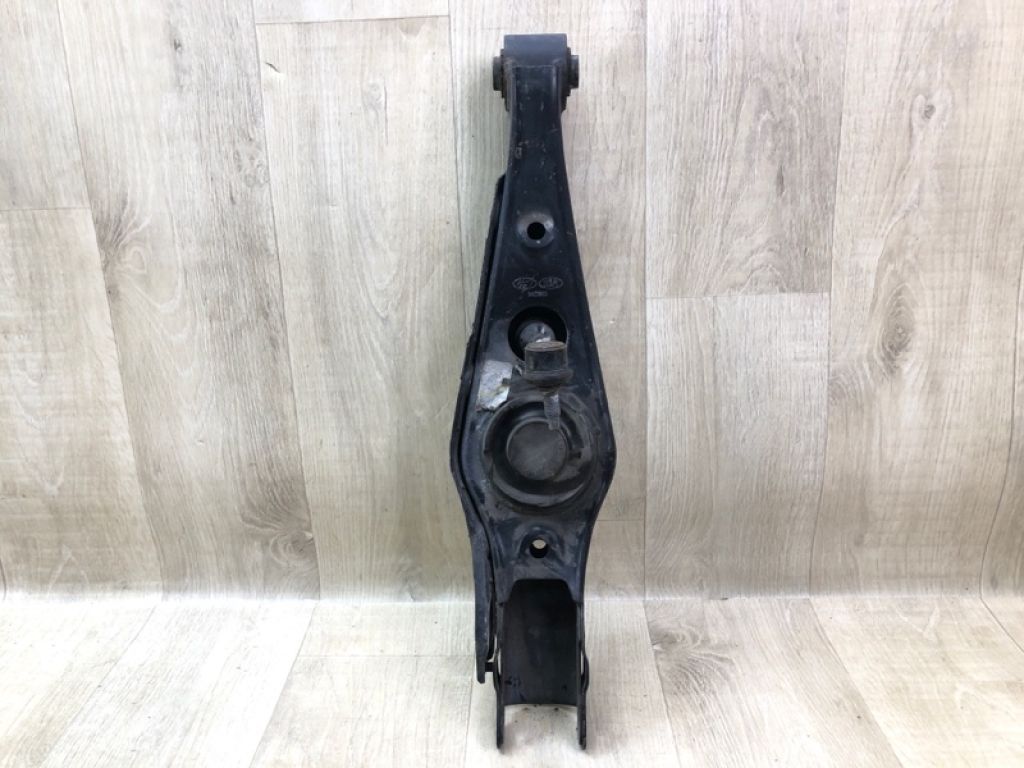 55210-C5050 | Важіль задньої підвіски нижній поперечний лів. KIA SORENTO UM 14-