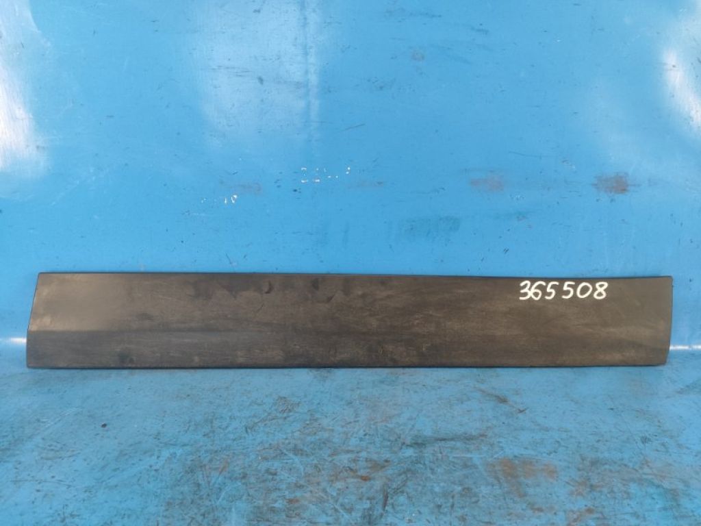 FK72-21064-A | Накладка двері передн. прав. LAND ROVER DISCOVERY Sport 15-19