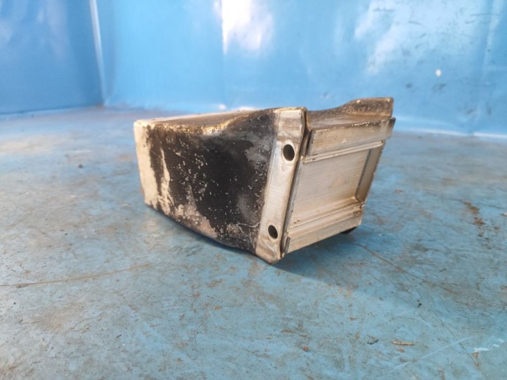 K8D2-17A937 | Кронштейн підсилювача переднього бампера лів. LAND ROVER EVOQUE 19- - Фото 4