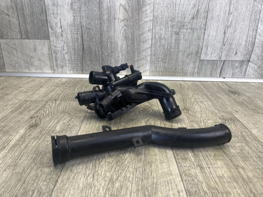 11 53 8 674 895 | Корпус термостату MINI COUNTRYMAN R60 10-16