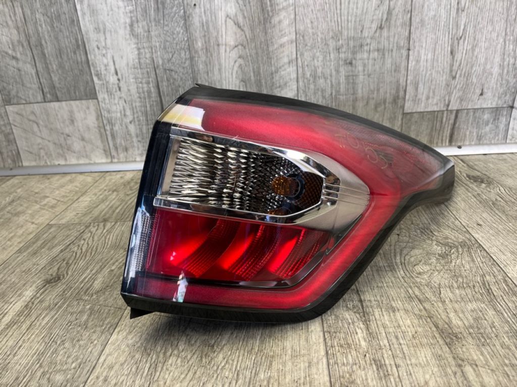 GJ5Z-13404-C | Ліхтар зовнішній задн. прав. FORD ESCAPE 12-19