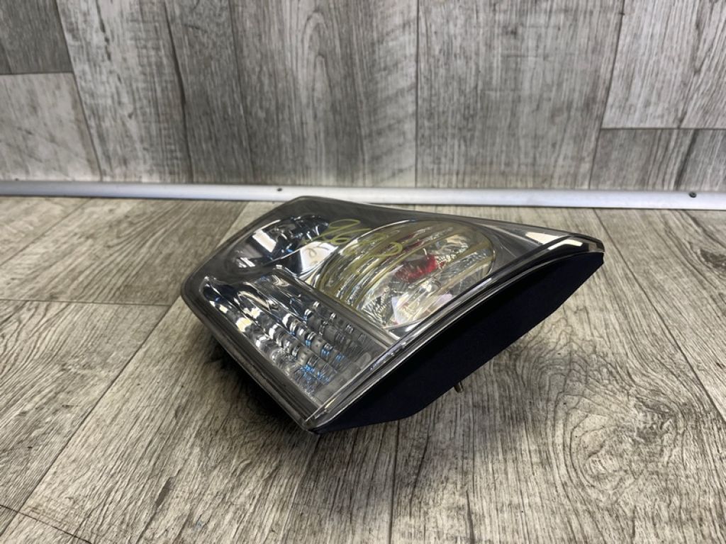 81580-0E010 | Ліхтар внутрішній задн. прав. LEXUS RX300/330/350/400 03-09 - Фото 4