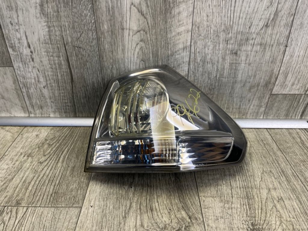 815500E010 | Ліхтар зовнішній задн. прав. LEXUS RX300/330/350/400 03-09