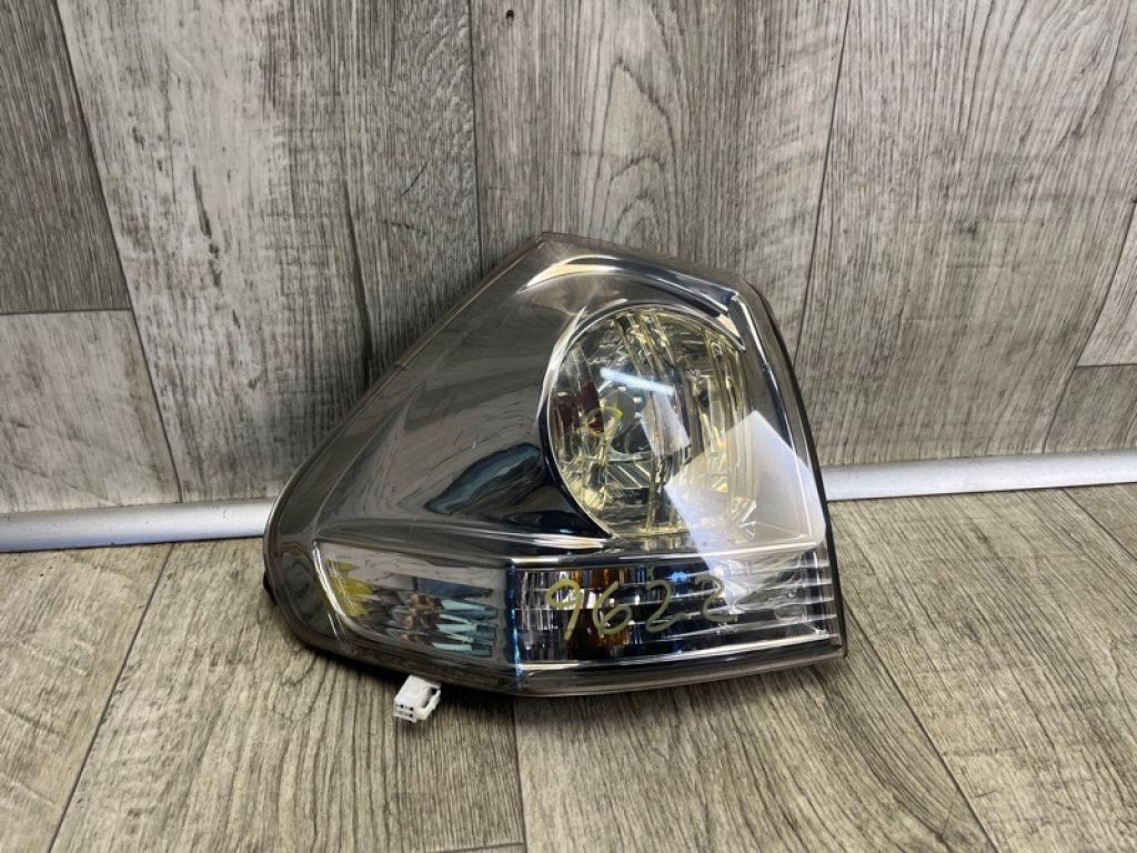 815600E010 | Ліхтар зовнішній задн. лів. LEXUS RX300/330/350/400 03-09