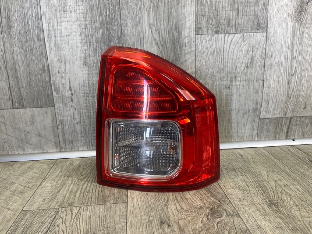 5272908AA | Ліхтар зовнішній задн. прав. JEEP COMPASS 06-16