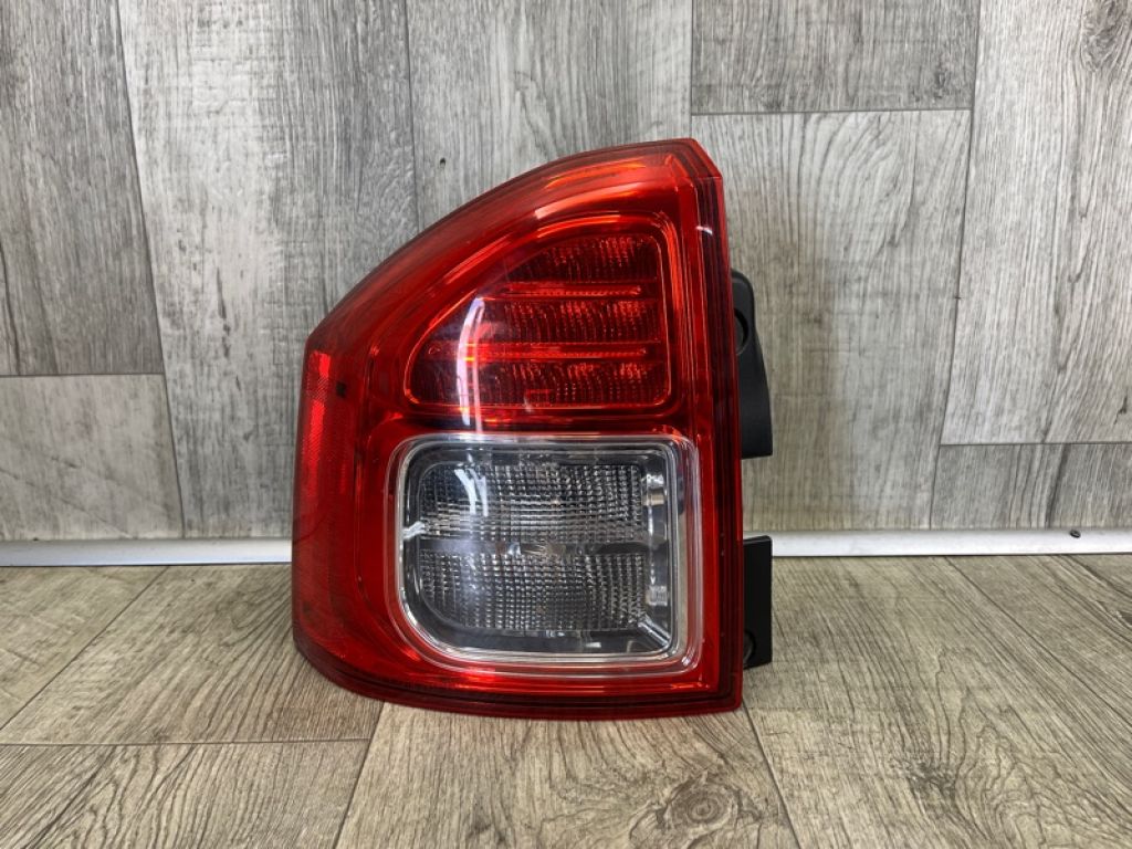 5272909AA | Фонарь наружный задн. лев. JEEP COMPASS 06-16