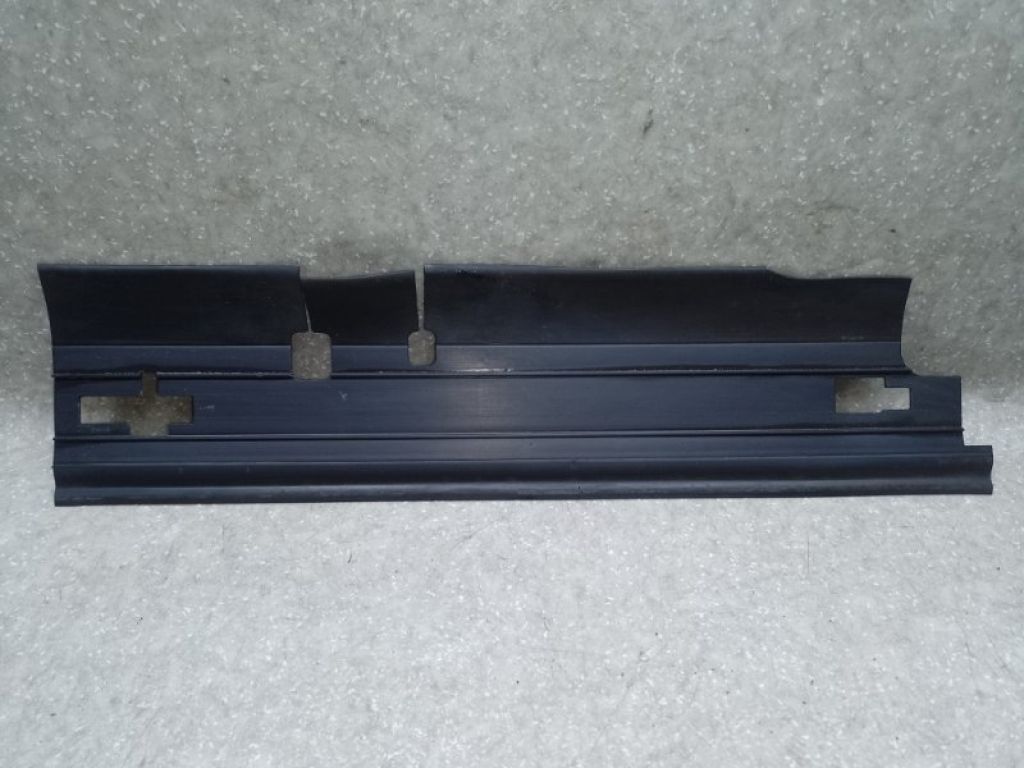 4677910AA | Дефлектор радиатора прав. CHRYSLER TOWN &amp, COUNTRY (RT)