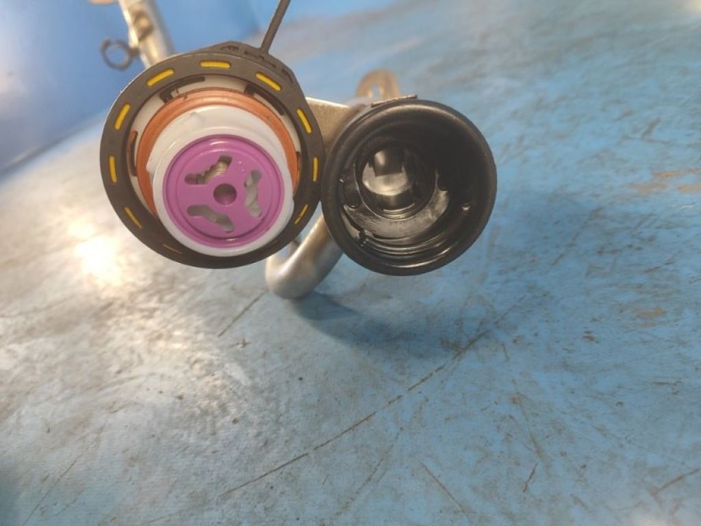 K8D2-9032-EB | Горловина паливного бака LAND ROVER EVOQUE 19- - Фото 6