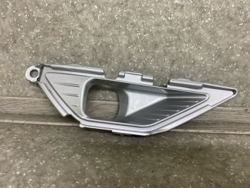 Накладка протитуманної фари прав. MITSUBISHI OUTLANDER 21-