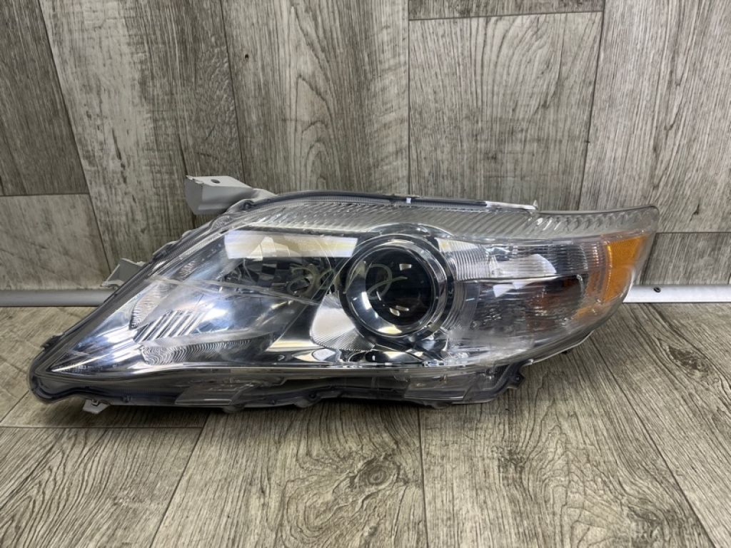 81150-06500 | Фара лів. TOYOTA CAMRY 40 06-11