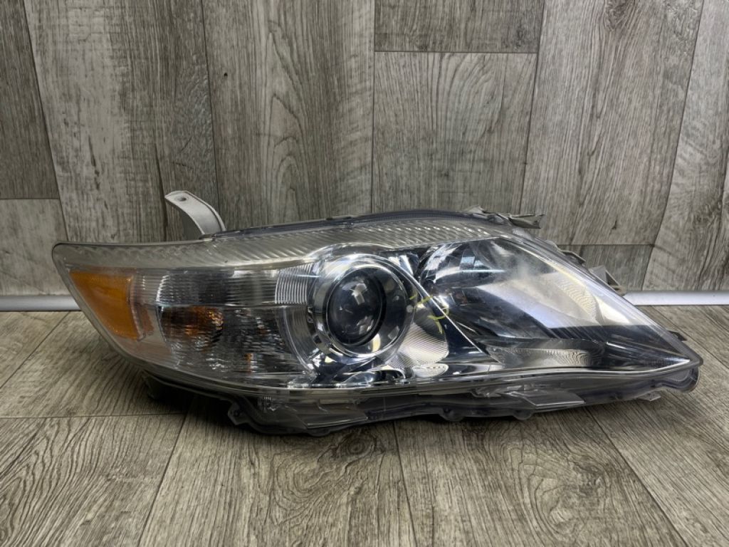8111006500 | Фара прав. TOYOTA CAMRY 40 06-11