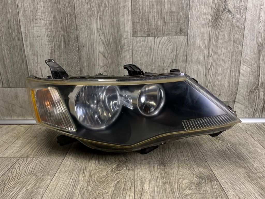 8301B606 | Фара прав. MITSUBISHI OUTLANDER XL 05-13