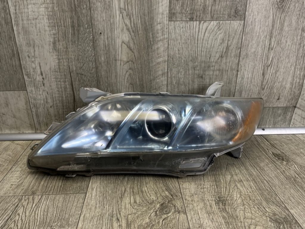 81150-06452 | Фара лів. TOYOTA CAMRY 40 06-11