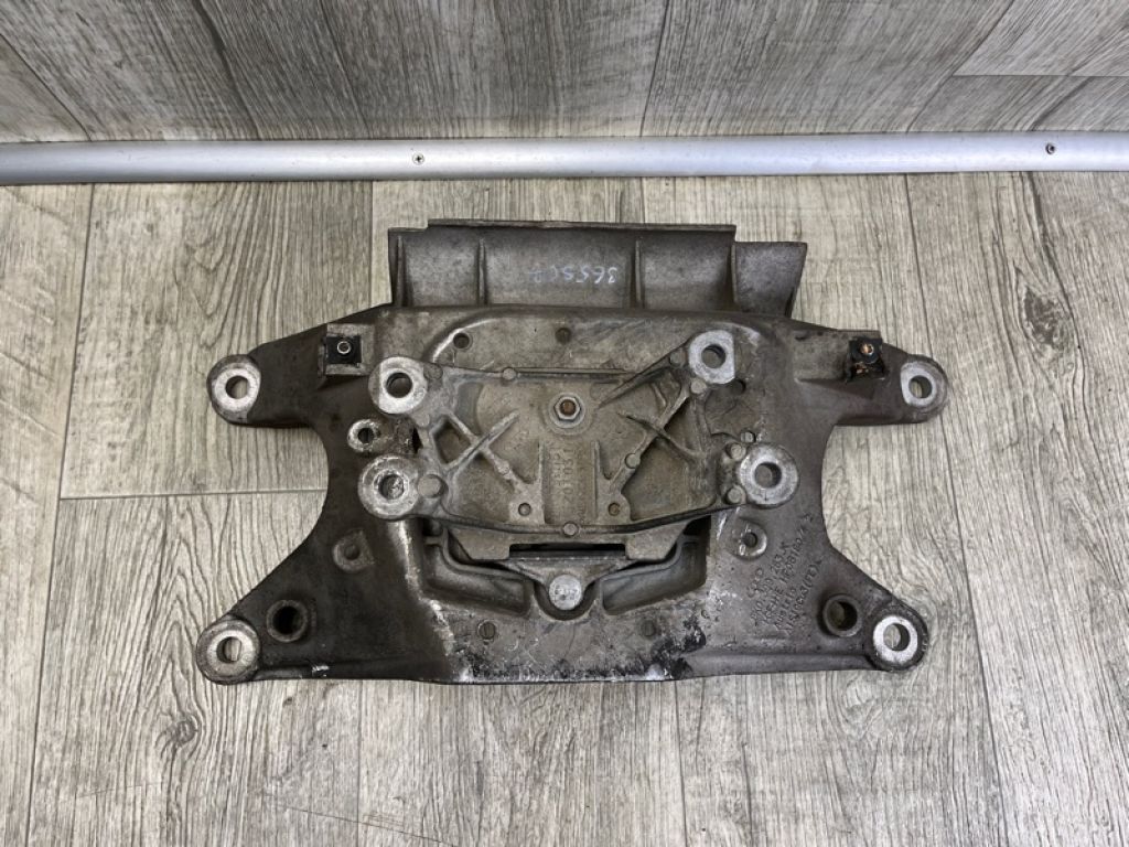 8K0399263K | Кронштейн КПП AUDI A4 08-15