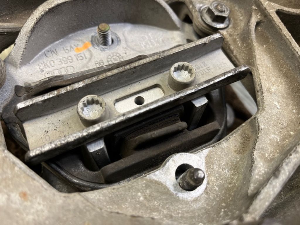 8K0399263K | Кронштейн КПП AUDI A4 08-15 - Фото 6