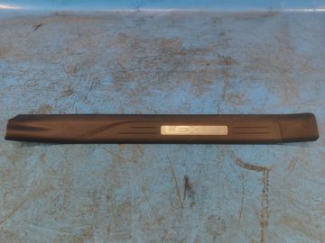 Накладка порога внутрішня передн. прав. LEXUS LBX 23-