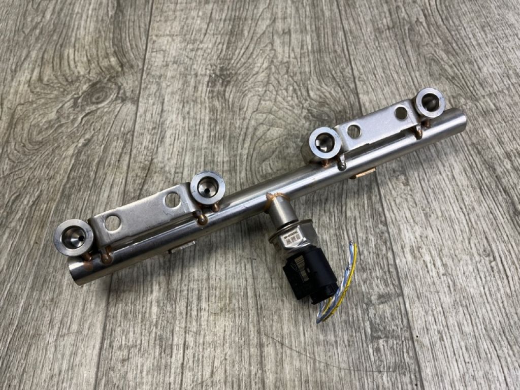 13 53 7 568 050 | Топливная рейка MINI COOPER S CLUBMAN R55 05-14 - Фото 2