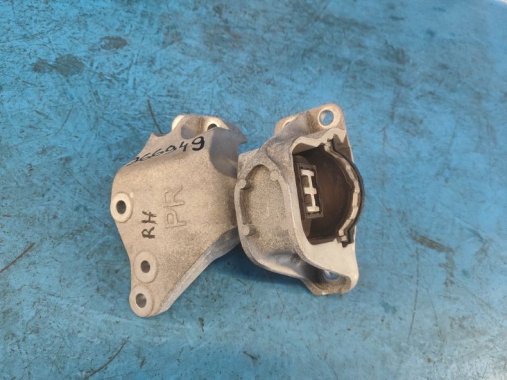 11210-6RA0A | Подушка двигуна верхня прав. NISSAN X-TRAIL/ROGUE T33 20-