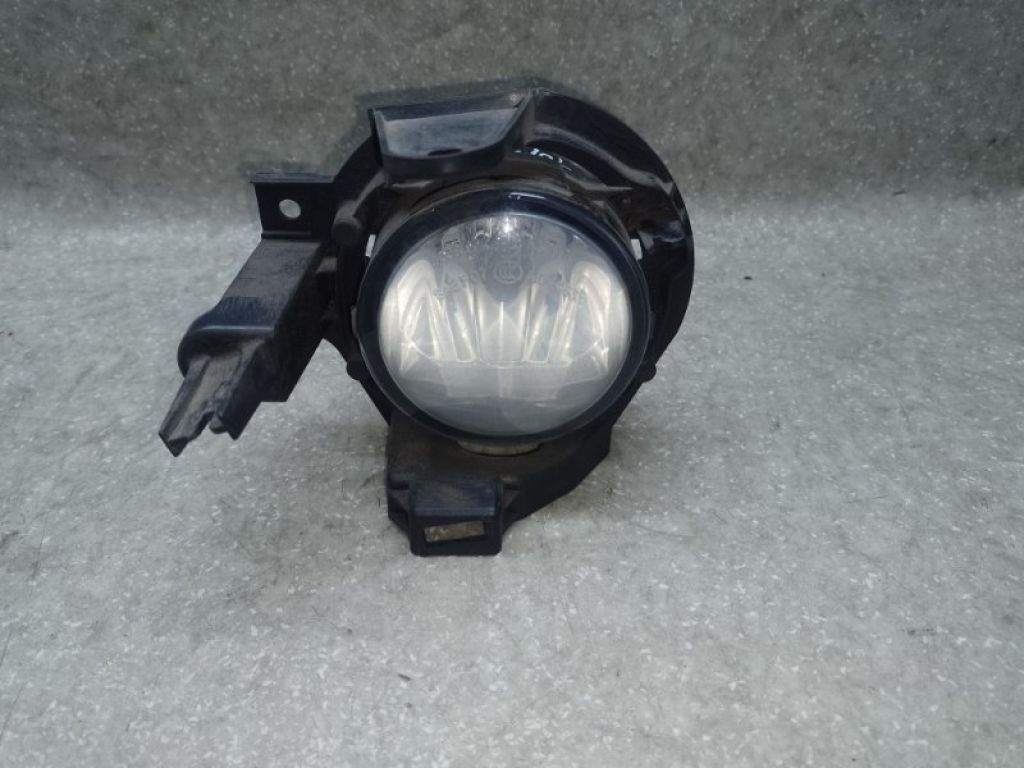 261503NB1A | Протитуманна фара лів. NISSAN LEAF 10-17