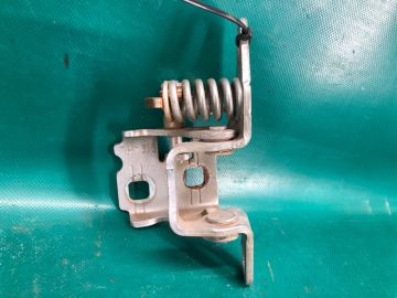 Петля двері нижня передн. лів. DODGE JOURNEY 08-20