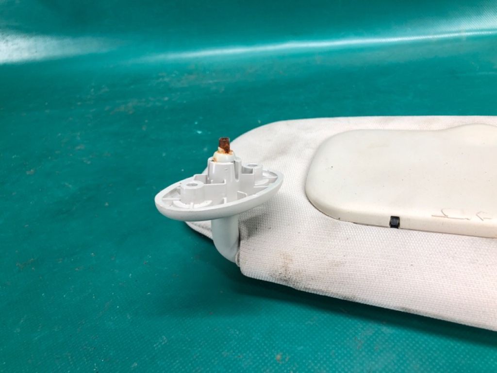 YD98 HDAAA | Козырек солнцезащитный прав. JEEP PATRIOT 10-17 - Фото 4