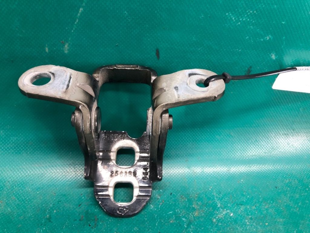 5074 256AB | Петля двери верхняя передн. прав. JEEP PATRIOT 10-17