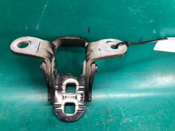 Петля двери верхняя передн. прав. JEEP PATRIOT 10-17