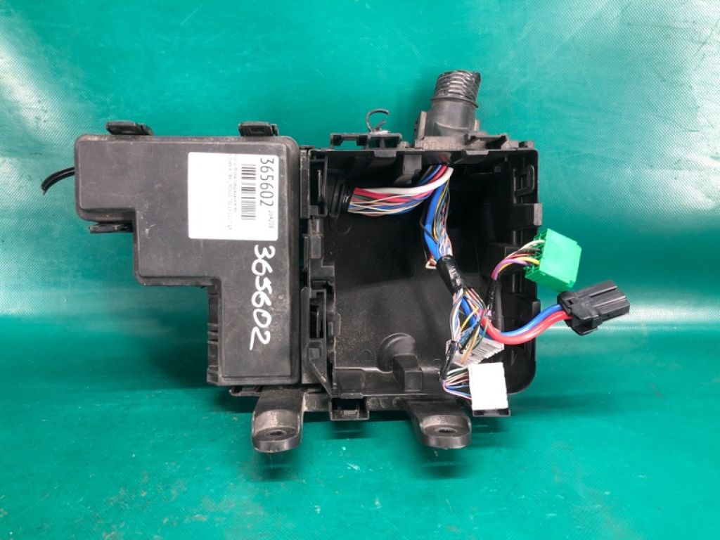 284B8-4BA0C | Корпус блока предохранителей NISSAN X-TRAIL/ROGUE T32 13-20