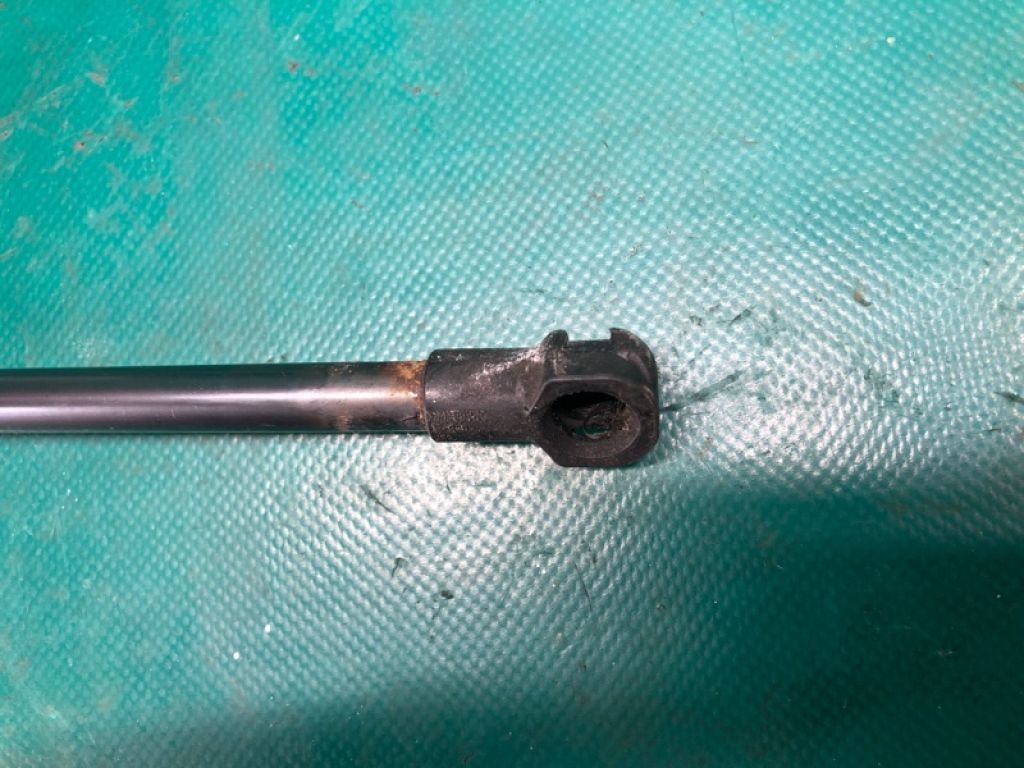 90450-4BA0B | Амортизатор кришки багажника прав. NISSAN X-TRAIL/ROGUE T32 13-20 - Фото 4