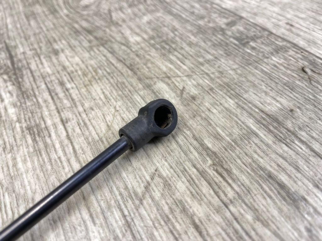 68083885AA | Амортизатор кришки багажника JEEP GRAND CHEROKEE 11-22 - Фото 4