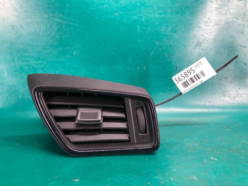 68760-6FL0A | Дефлектор повітряний прав. NISSAN X-TRAIL/ROGUE T32 13-20